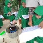 Praktek membatik